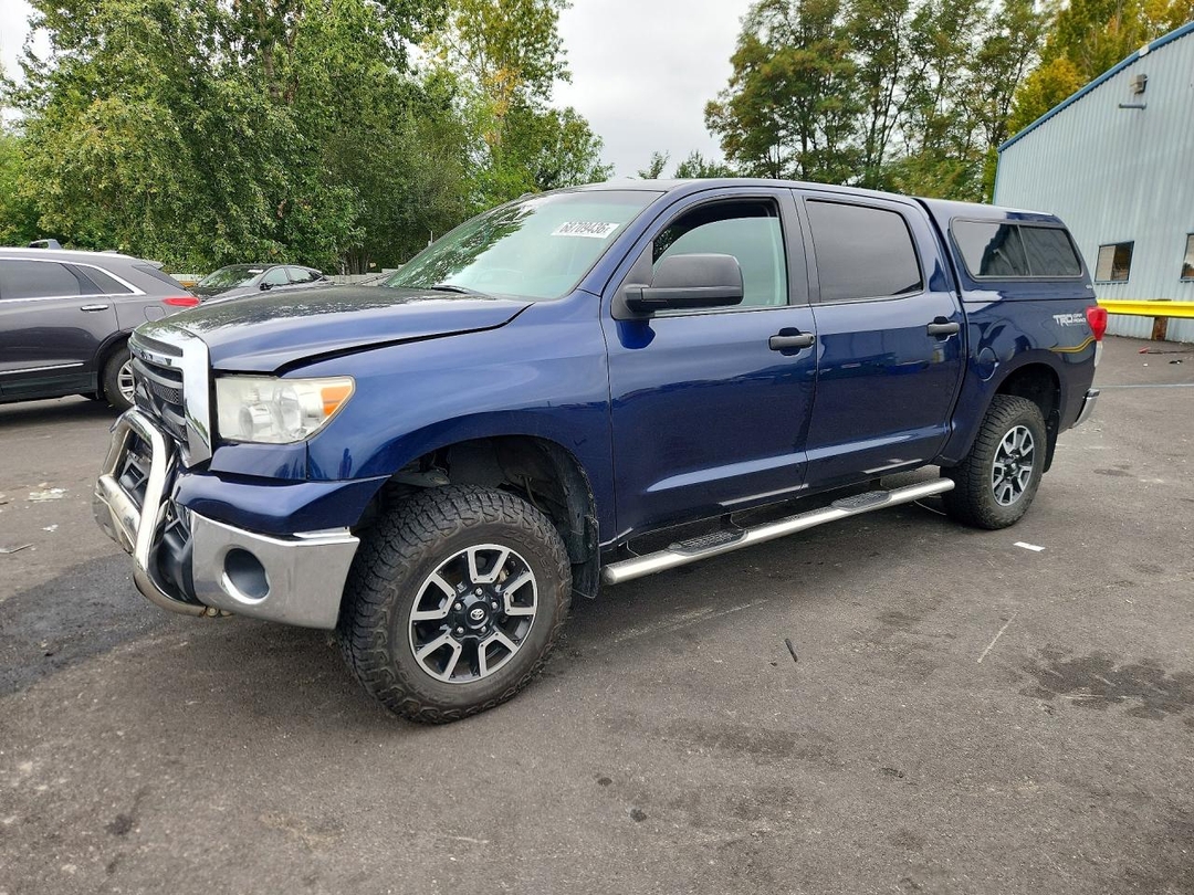 Вид 2013 TOYOTA TUNDRA CREWMAX SR5, угол 1