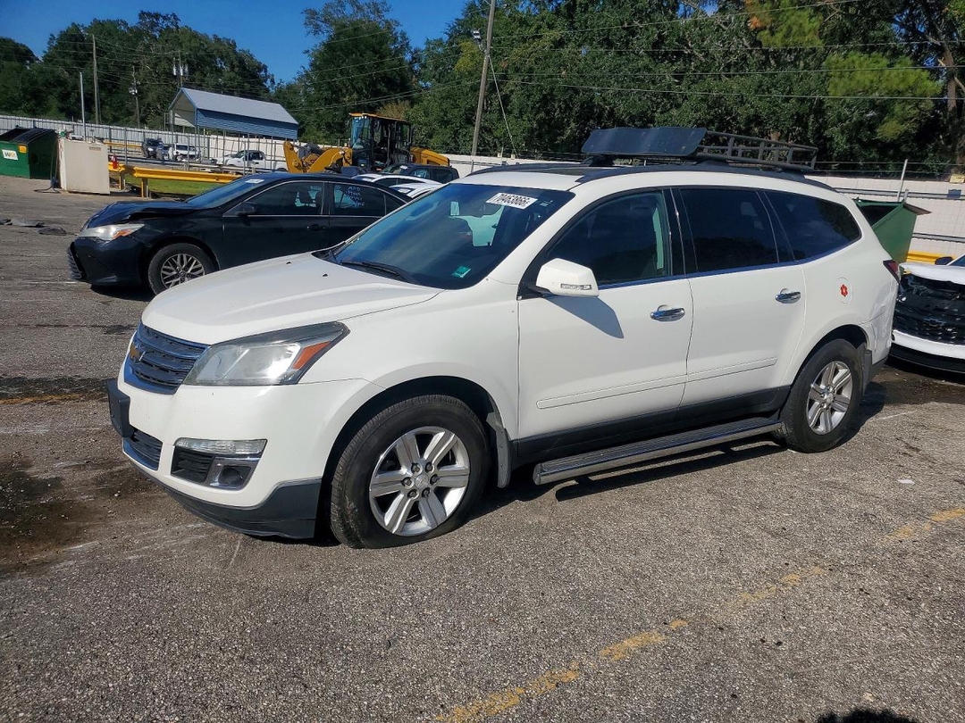Вид 2014 CHEVROLET TRAVERSE LT, угол 1