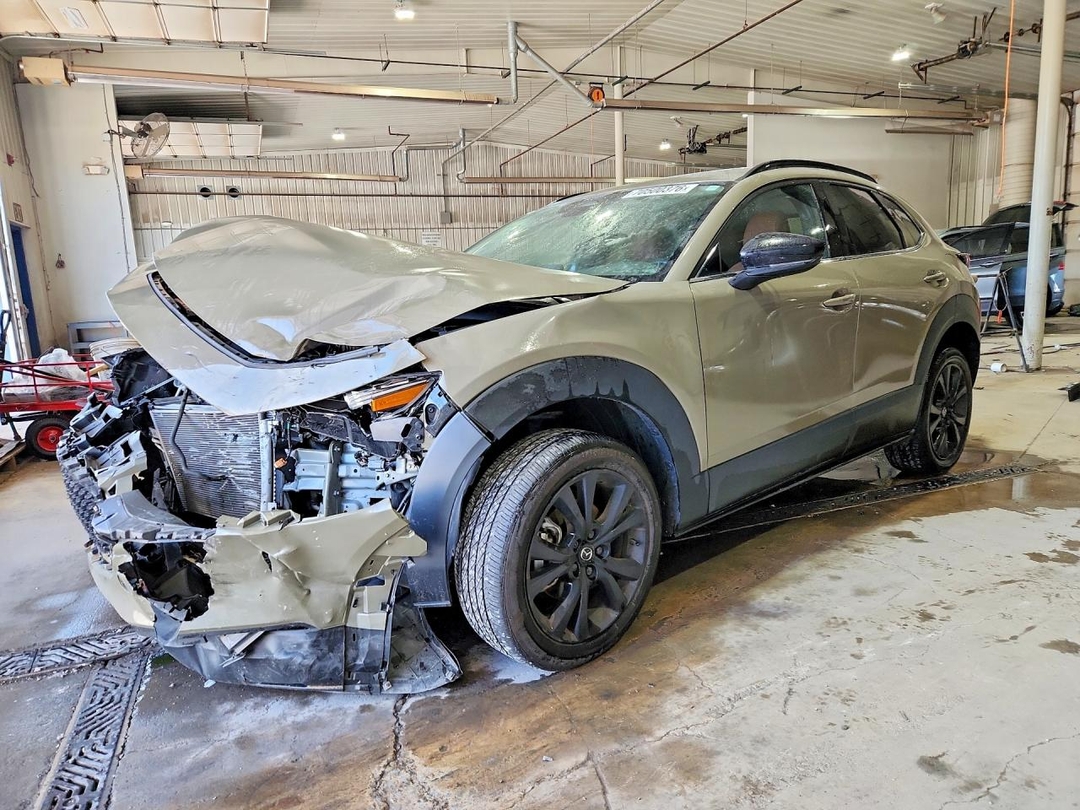 Вид 2025 MAZDA CX-30 CARBON TURBO, угол 1