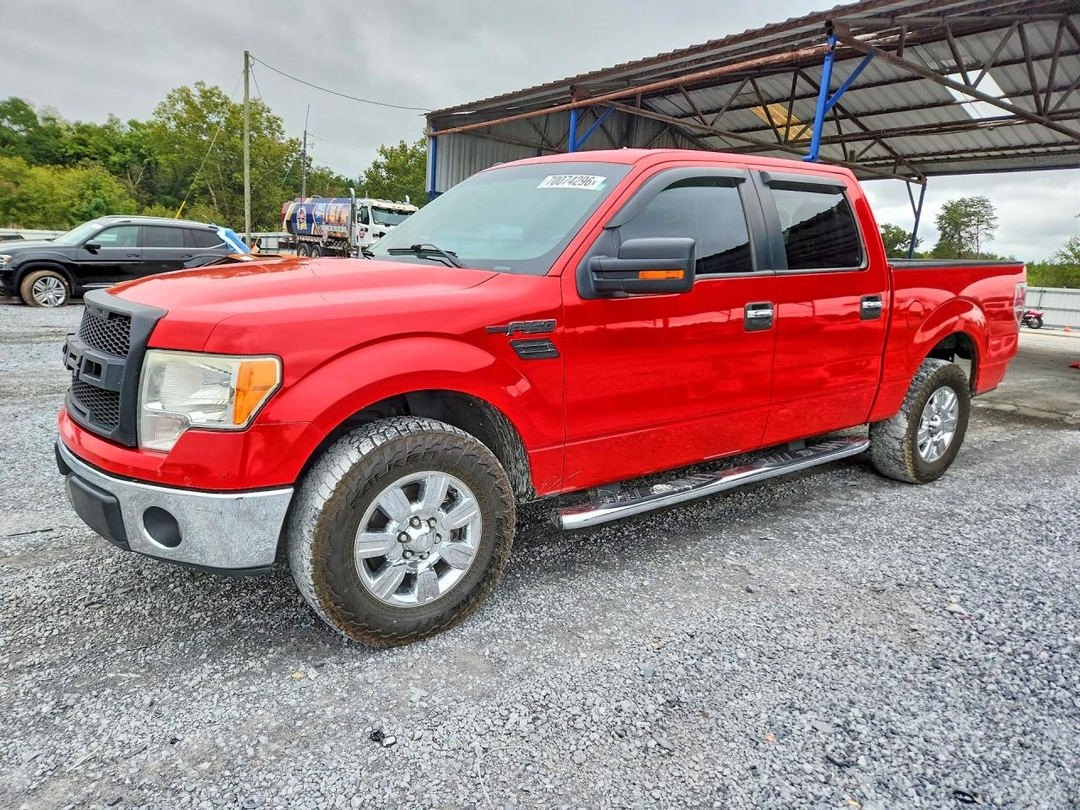 Vue de 2012 FORD F150 SUPERCREW, angle 1