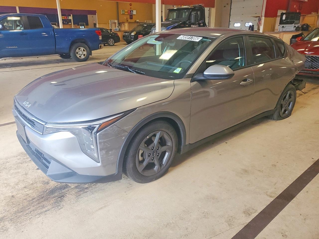 منظر 2026 KIA K4 LXS، زاوية 1