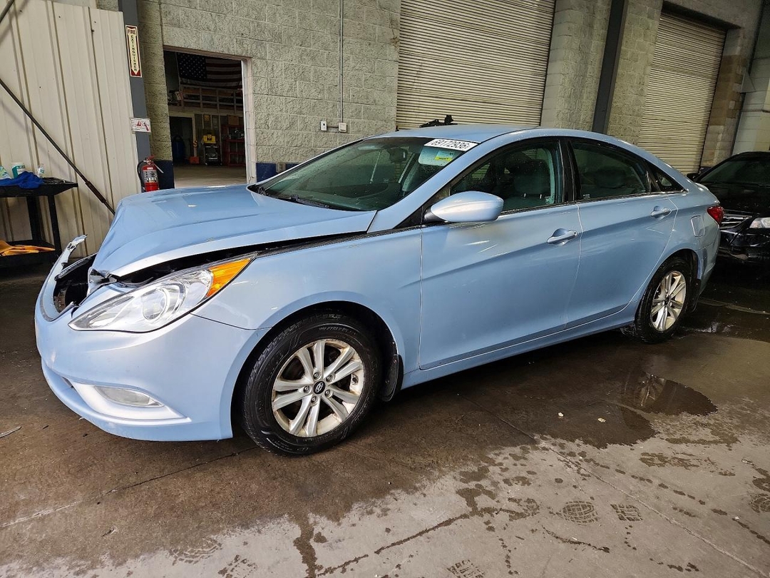 Vue de 2013 HYUNDAI SONATA GLS, angle 1