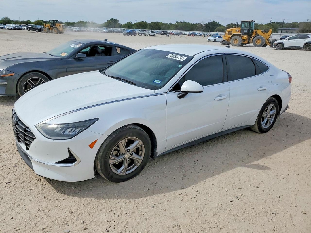 Vue de 2022 HYUNDAI SONATA SE, angle 1