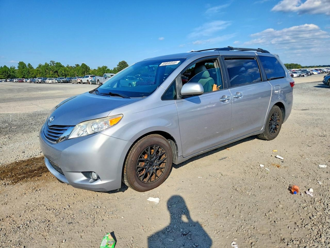 Вид 2017 TOYOTA SIENNA XLE PREMIUM 8-PASSENGER, угол 1