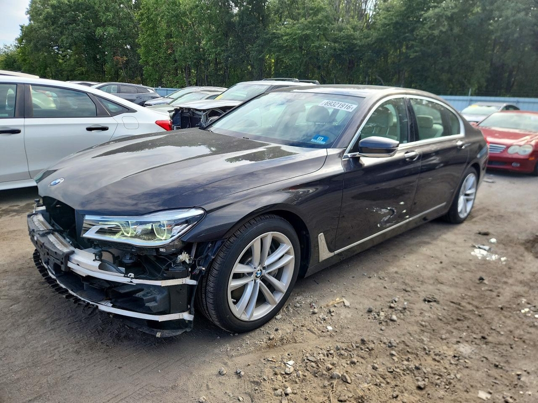 Vedere 2017 BMW 750 XI, unghi 1