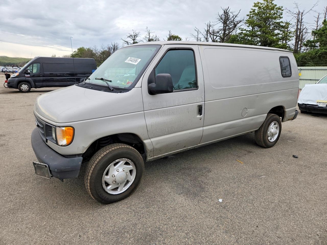 Vue de 2003 FORD E250 VAN, angle 1