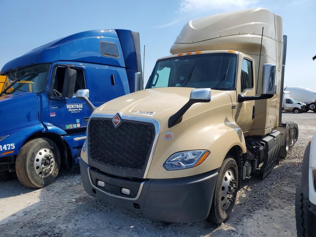 منظر 2025 INTERNATIONAL LT625 SEMI TRUCK، زاوية 1