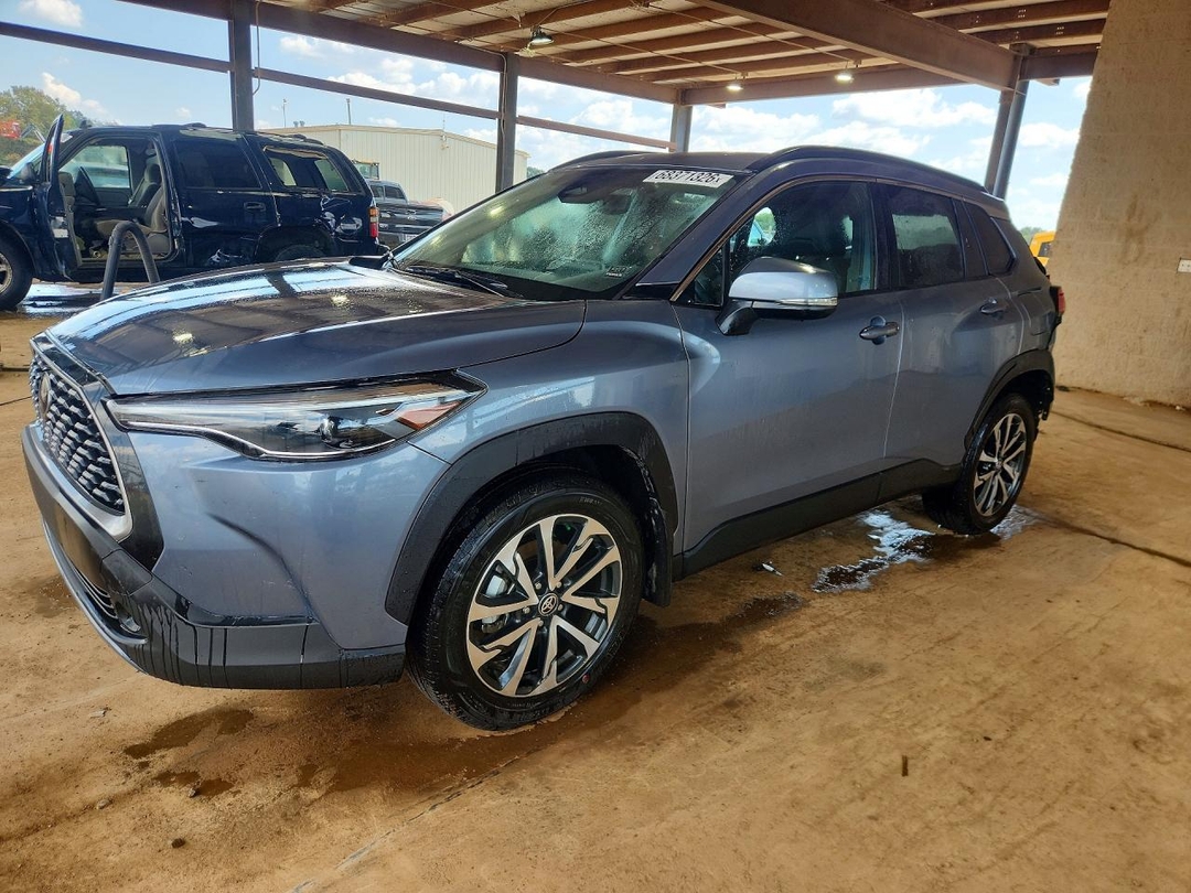 Вид 2024 TOYOTA COROLLA CROSS XLE, угол 1