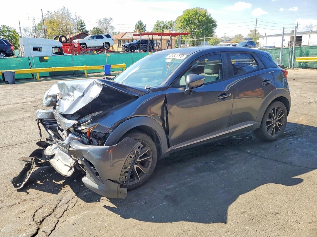 Vue de 2016 MAZDA CX-3 GRAND TOURING, angle 1