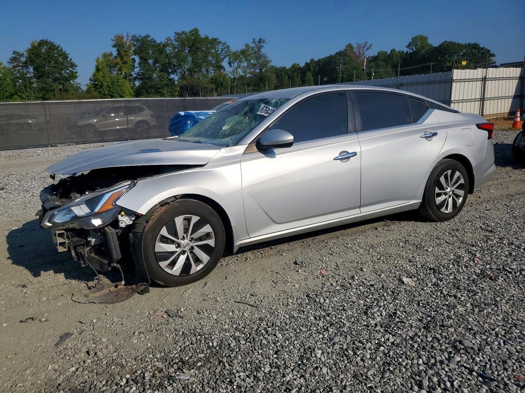 Vue de 2019 NISSAN ALTIMA S, angle 1
