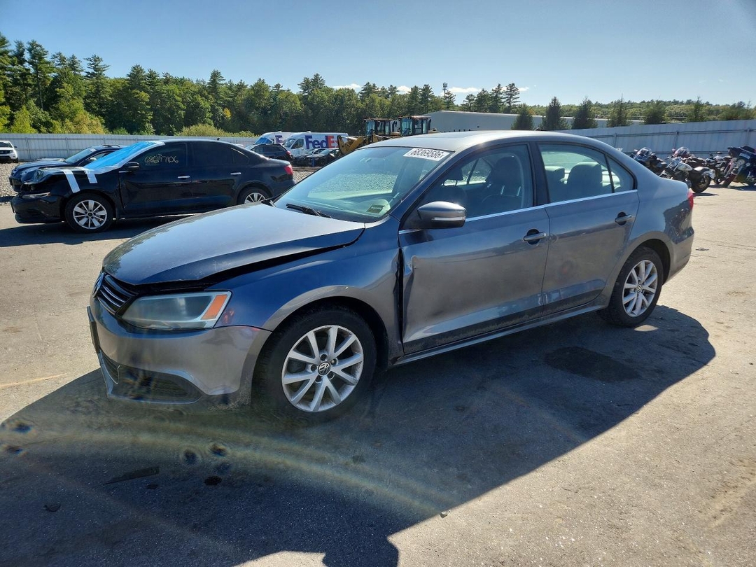 Vue de 2013 VOLKSWAGEN JETTA SE, angle 1