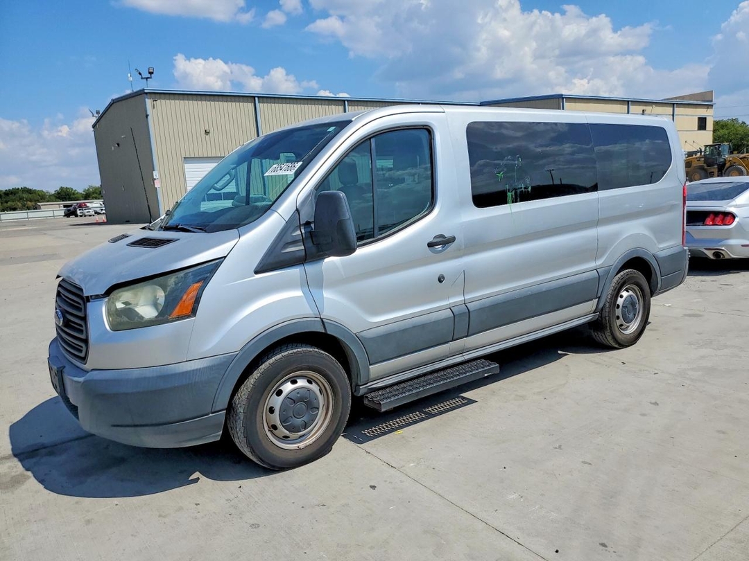 Vista de 2015 FORD TRANSIT T-150, ángulo 1
