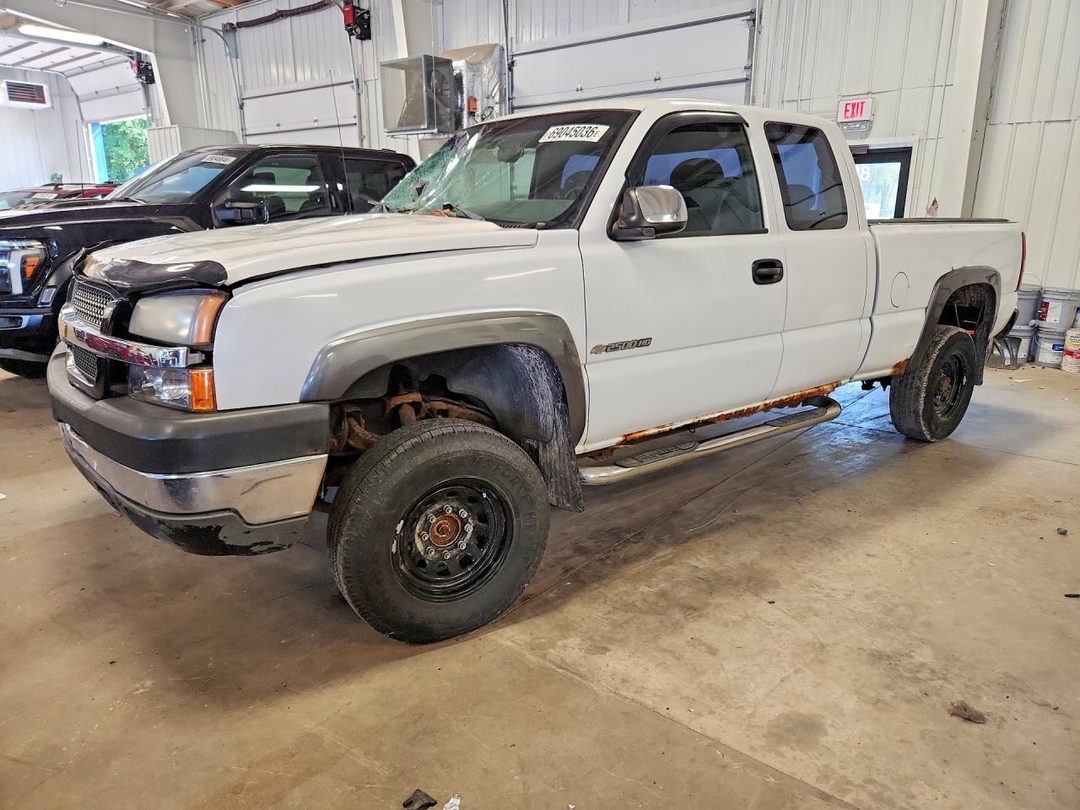 Вид 2003 CHEVROLET SILVERADO K2500 HEAVY DUTY, угол 1