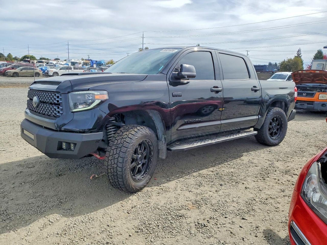 Vue de 2021 TOYOTA TUNDRA SR5, angle 1