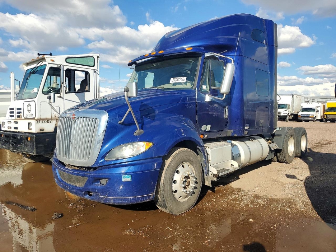 Vue de 2016 INTERNATIONAL PROSTAR SEMI TRUCK, angle 1
