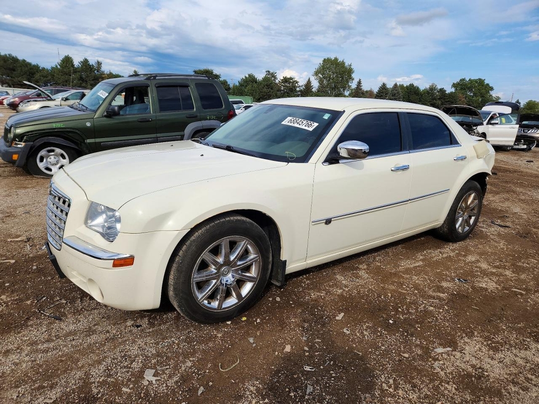 Вид 2008 CHRYSLER 300C, угол 1
