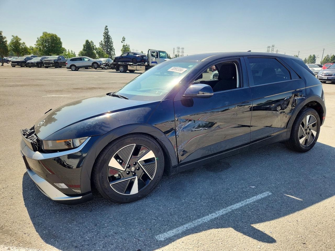 Vue de 2025 HYUNDAI IONIQ 5 SE, angle 1