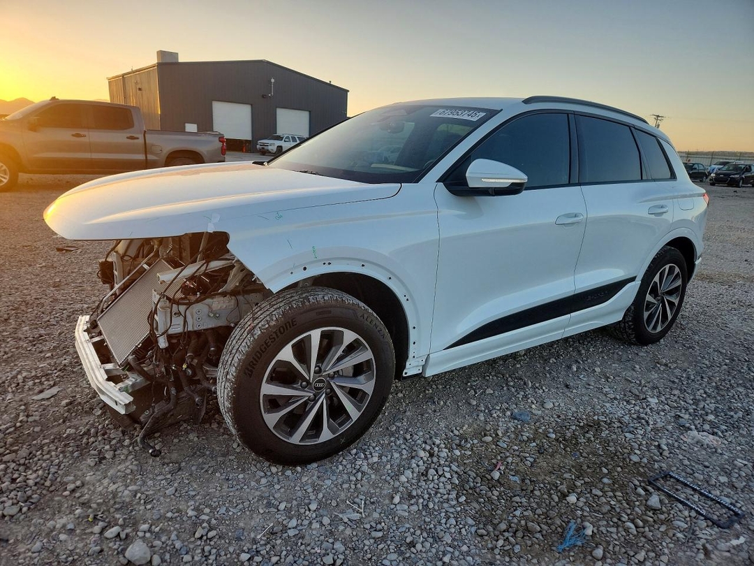 Vue de 2025 AUDI Q6 E-TRON PREMIUM PLUS, angle 1