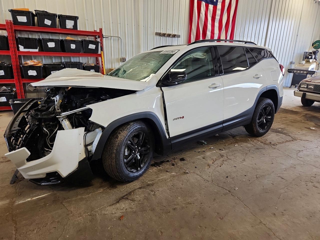 Вид 2024 GMC TERRAIN AT4, угол 1