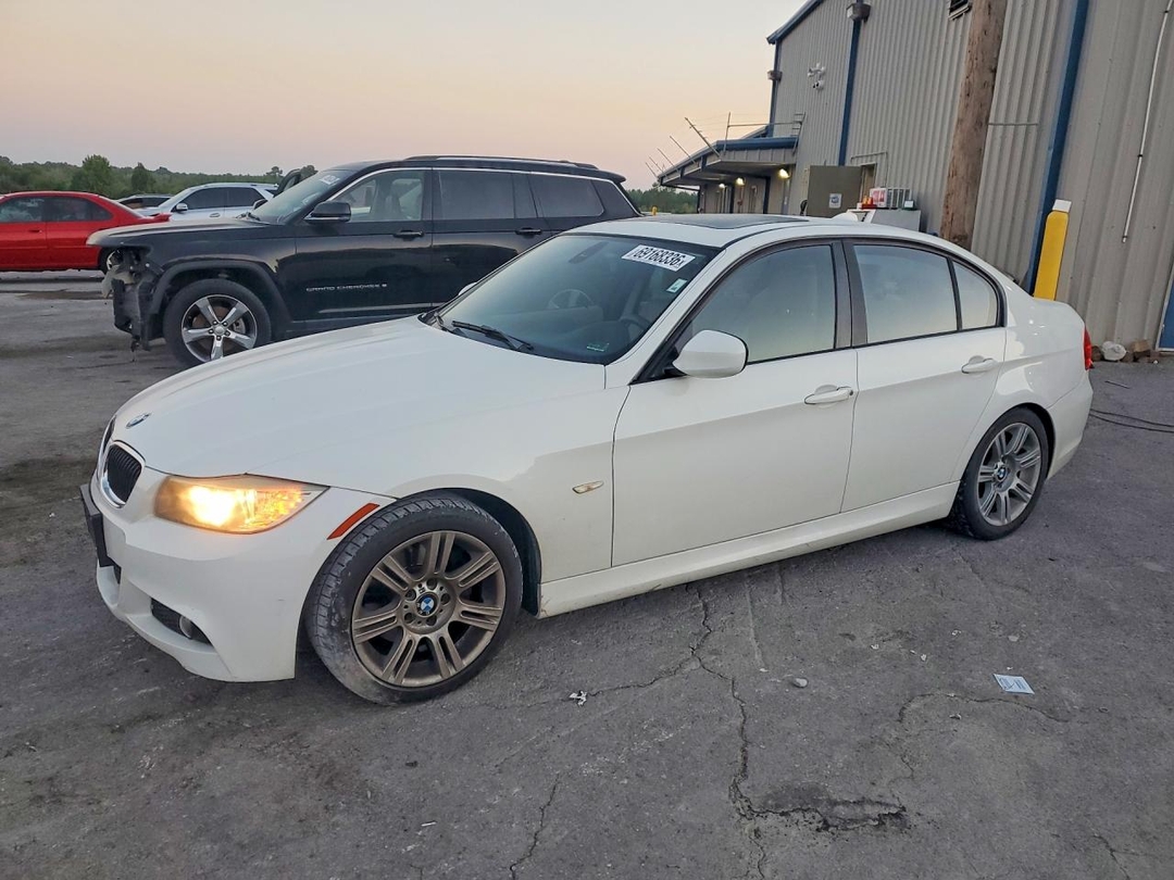 Вид 2010 BMW 328 I, угол 1