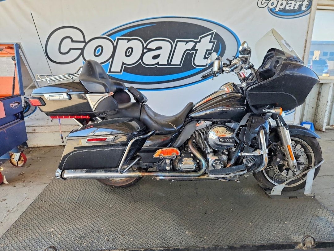 Vista de 2016 HARLEY-DAVIDSON FLTRU, ángulo 1