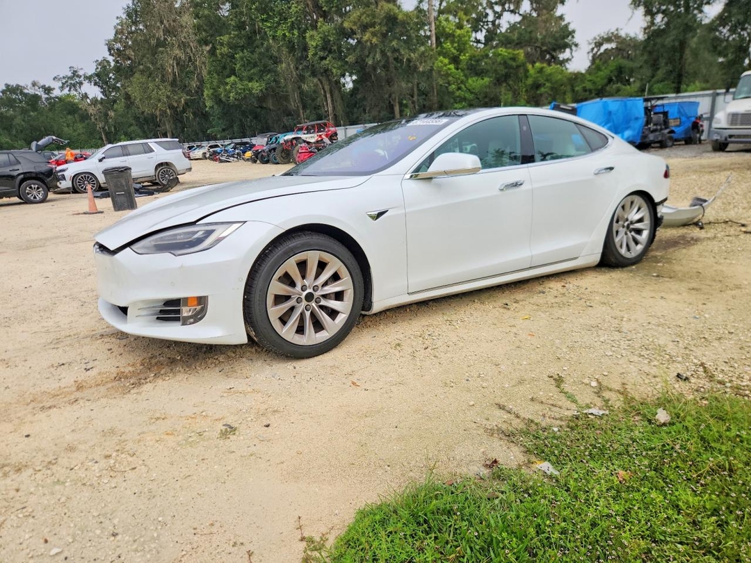 Vue de 2018 TESLA MODEL S, angle 1