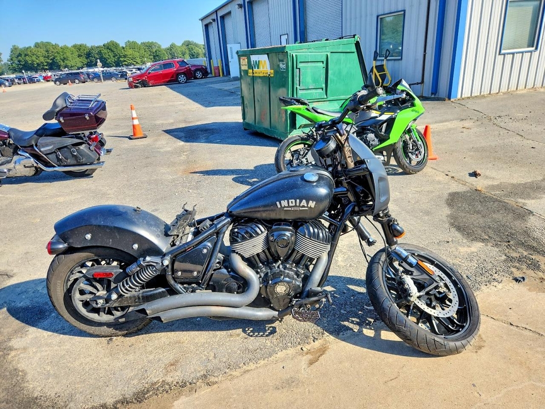Vue de 2023 INDIAN MOTORCYCLE CO. SPORT CHIEF, angle 1