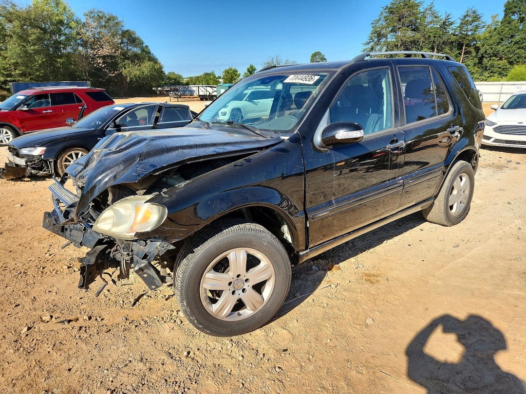 Vue de 2005 MERCEDES-BENZ ML 350, angle 1