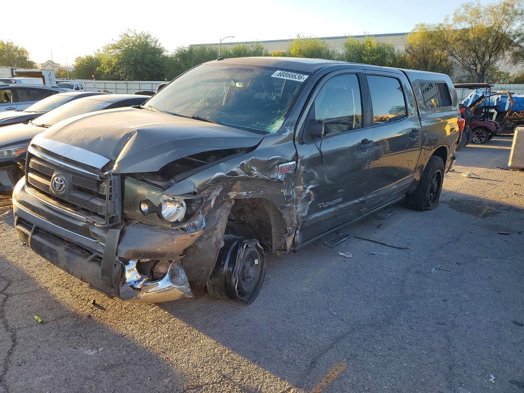 منظر 2011 TOYOTA TUNDRA CREWMAX SR5، زاوية 1
