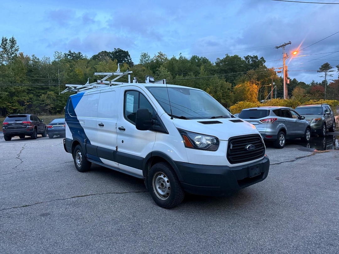 Vue de 2018 FORD TRANSIT T-150, angle 1