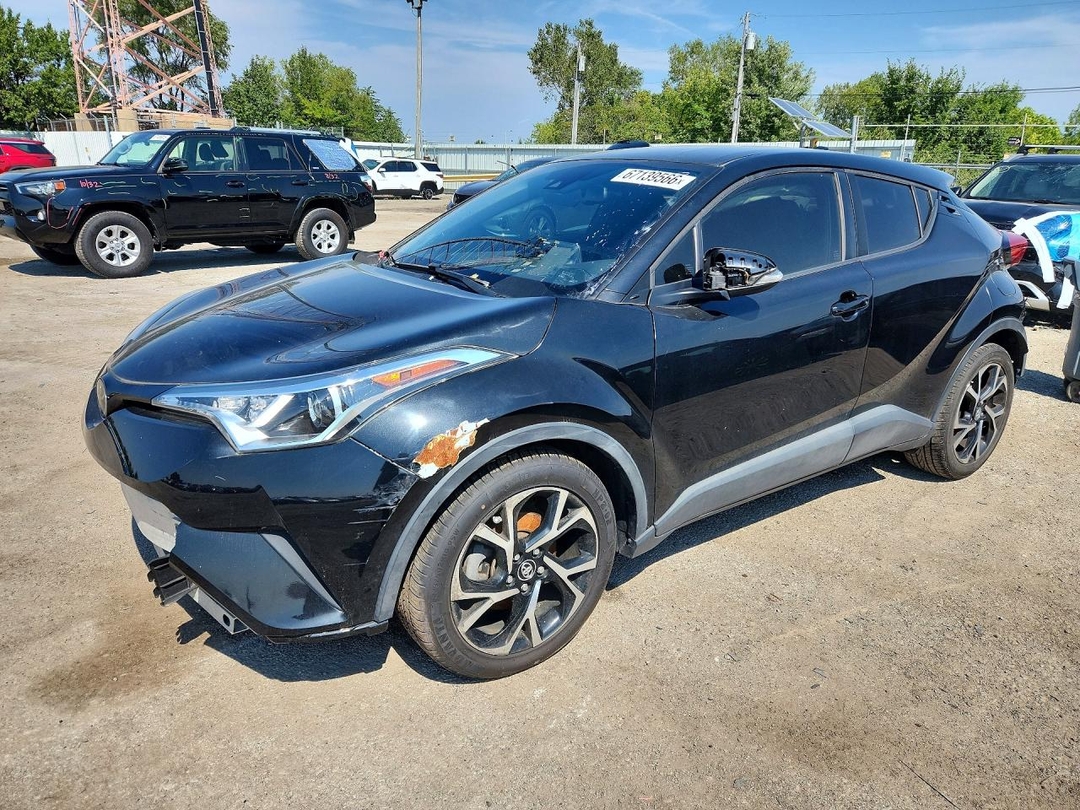 Vue de 2019 TOYOTA C-HR XLE, angle 1