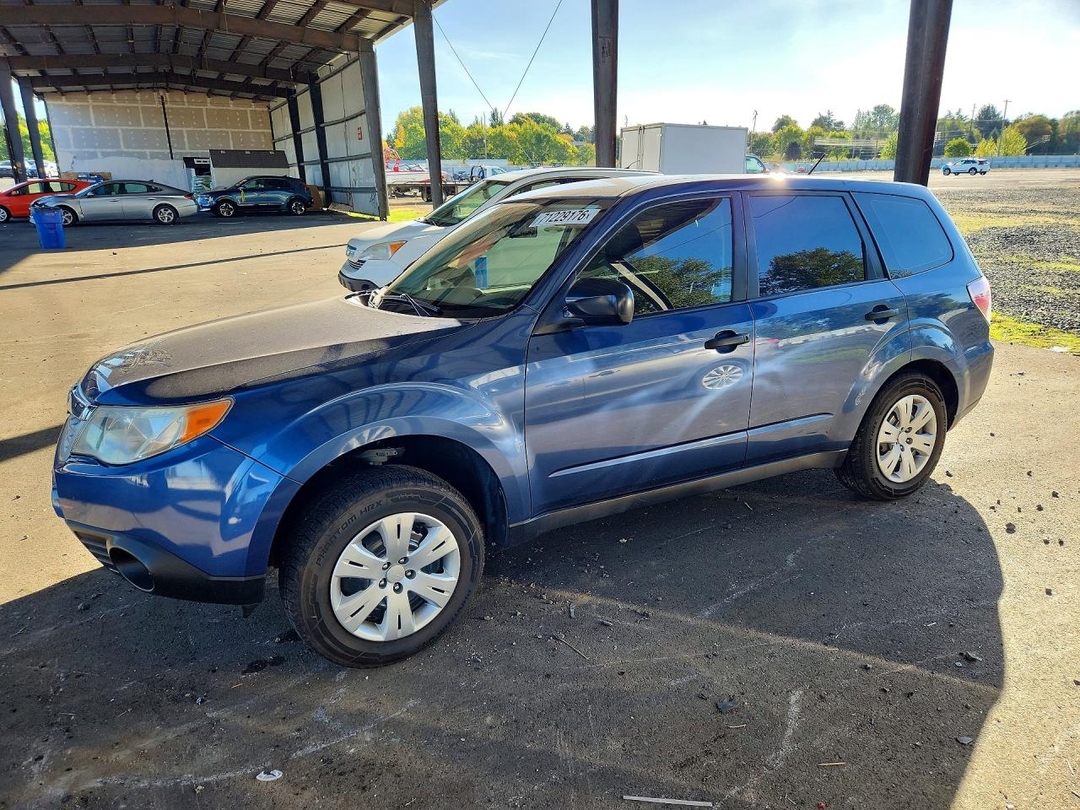 Vue de 2012 SUBARU FORESTER 2.5X, angle 1