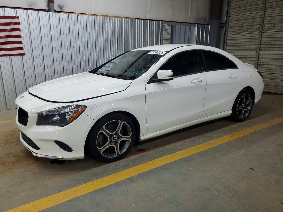 Vue de 2019 MERCEDES-BENZ CLA 250, angle 1
