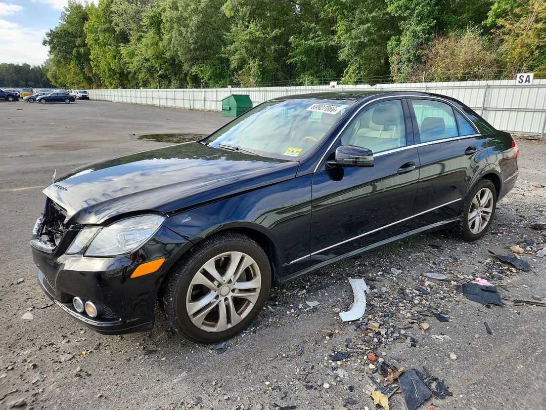 Vue de 2010 MERCEDES-BENZ E 350 4MATIC, angle 1