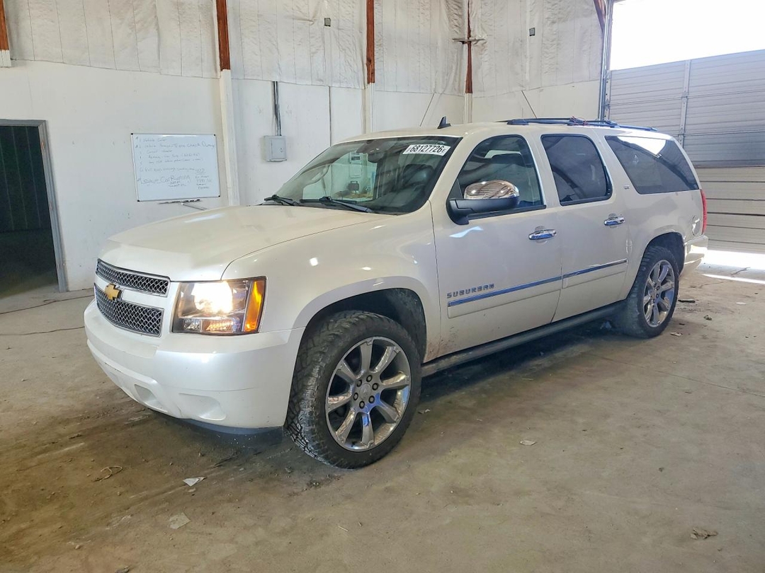 Vista de 2014 CHEVROLET SUBURBAN K1500 LTZ, ángulo 1