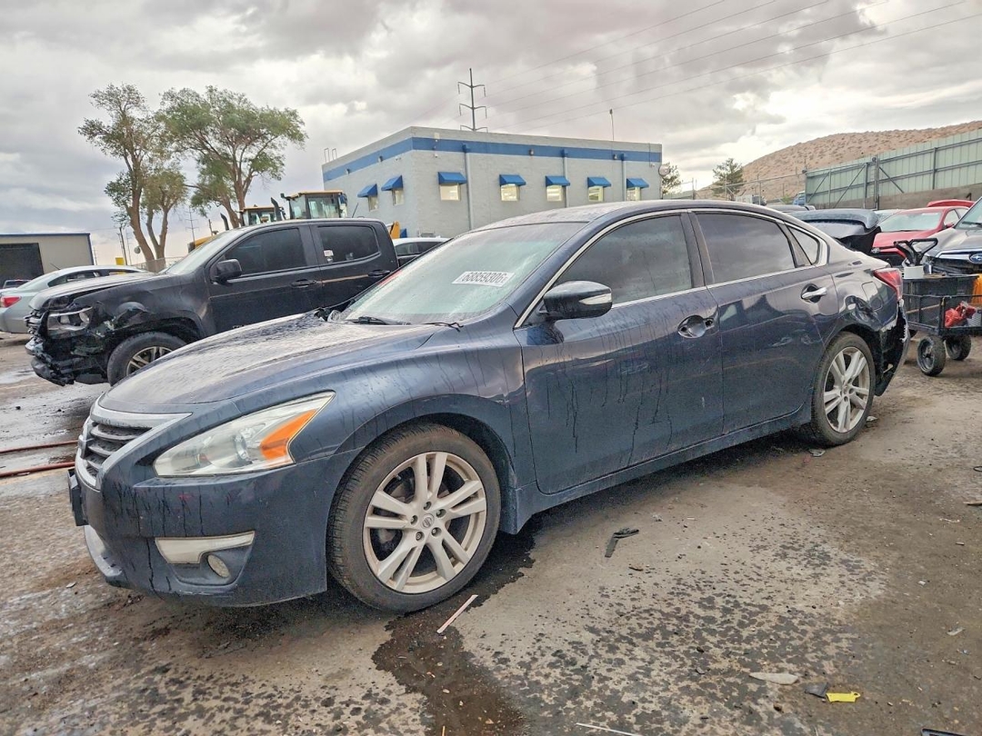 Vue de 2013 NISSAN ALTIMA 3.5 S, angle 1