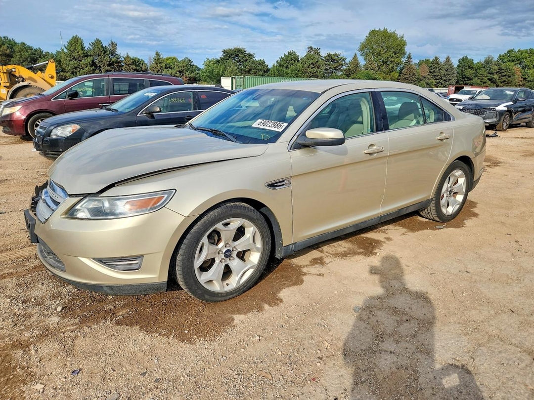 Вид 2010 FORD TAURUS SEL, угол 1