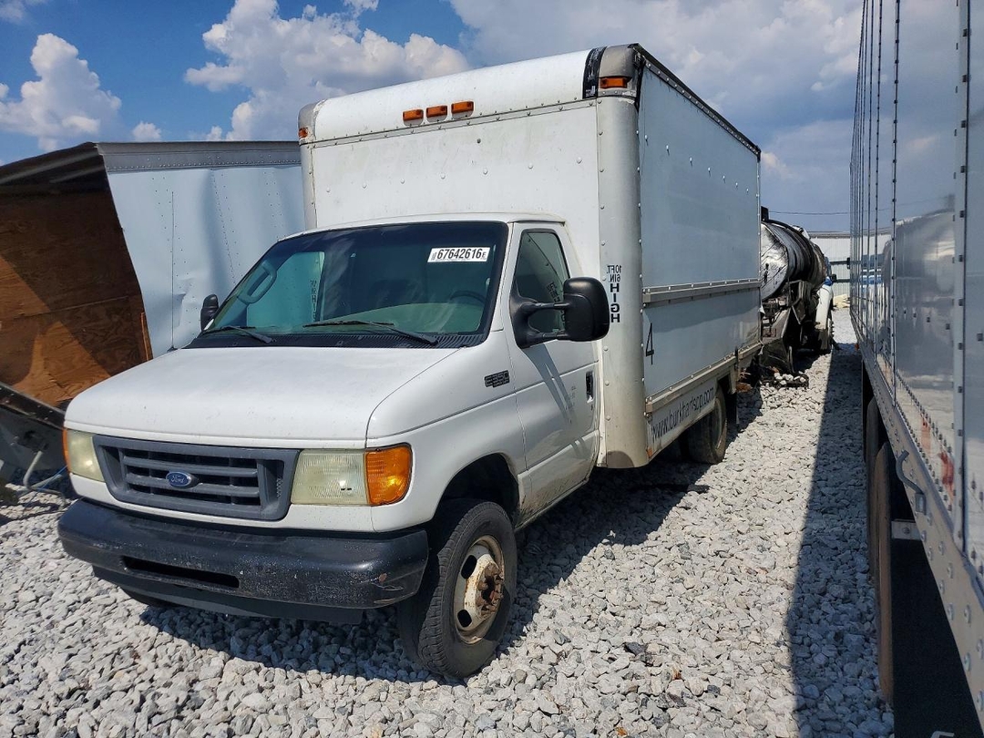 منظر 2003 FORD E350 BOX TRUCK، زاوية 1