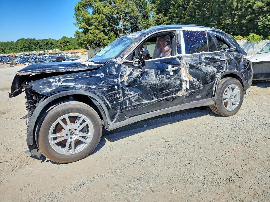 Vue de 2026 MERCEDES-BENZ GLC 300, angle 1