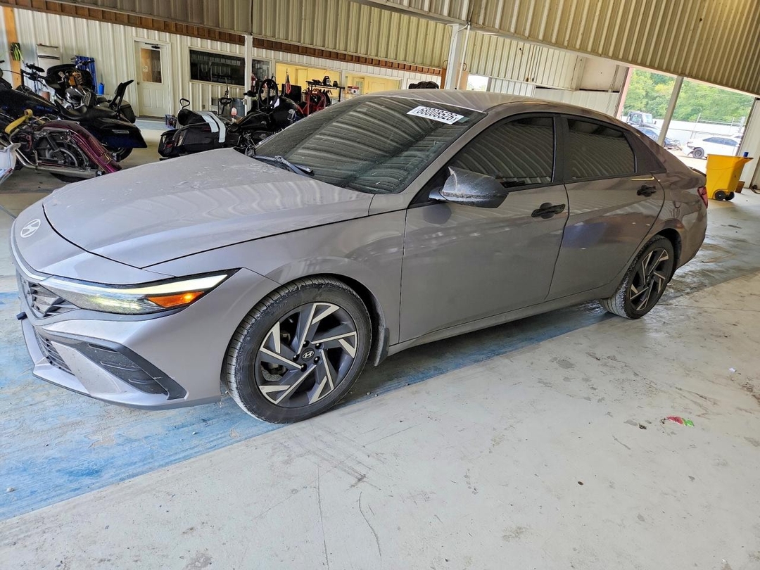 Вид 2025 HYUNDAI ELANTRA SEL SPORT, угол 1