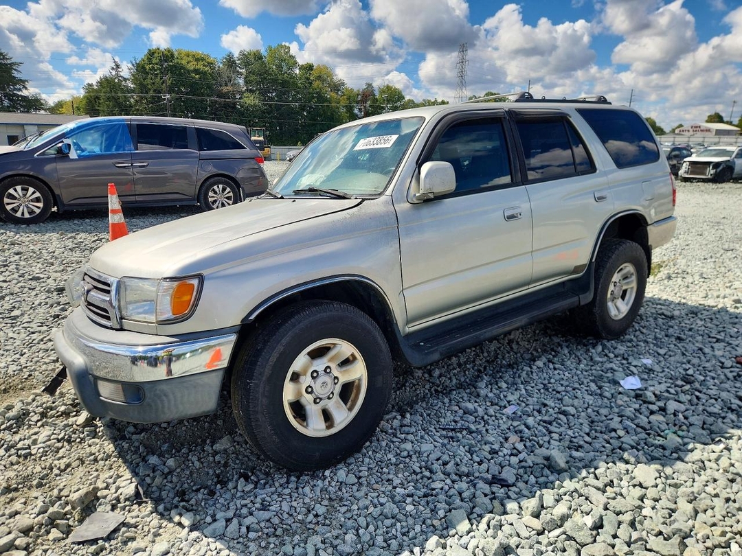 Vue de 2000 TOYOTA 4RUNNER SR5, angle 1