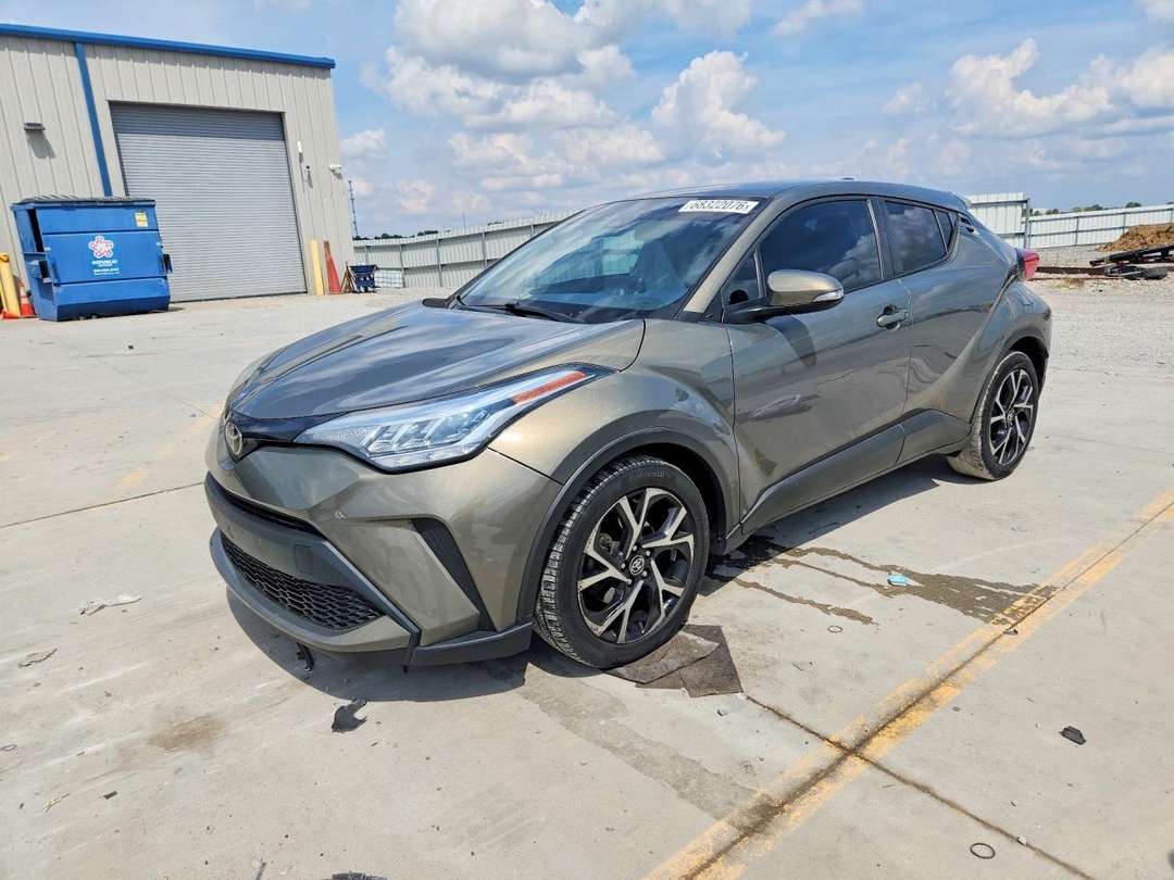 Вид 2021 TOYOTA C-HR XLE, угол 1