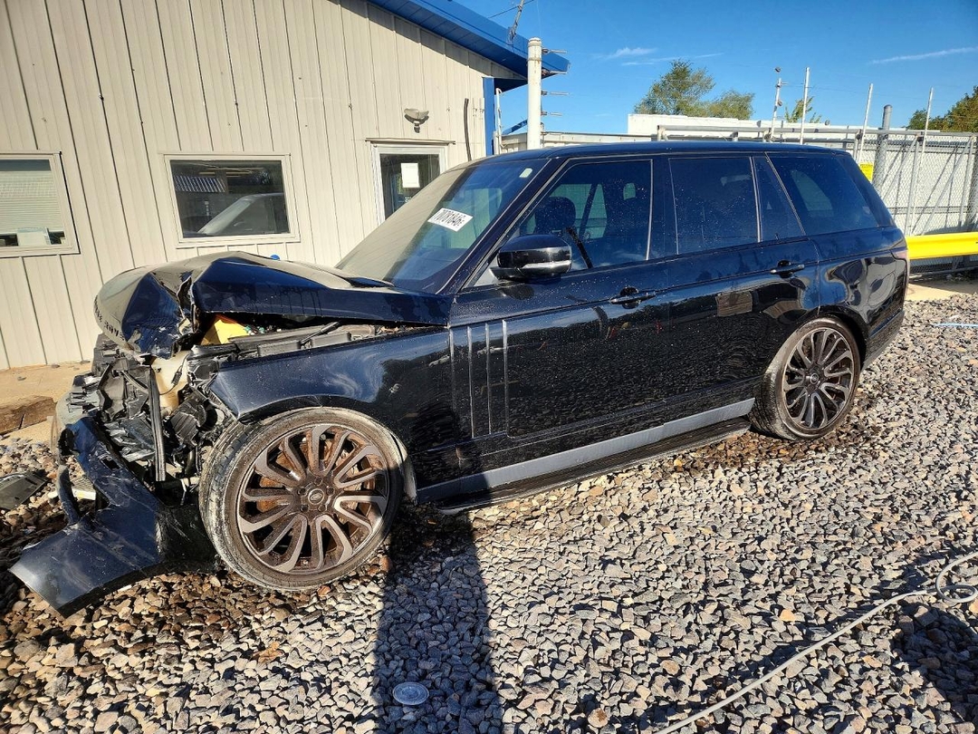 Vue de 2014 LAND ROVER RANGE ROVER SUPERCHARGED, angle 1