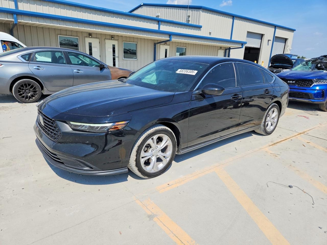 منظر 2023 HONDA ACCORD LX، زاوية 1