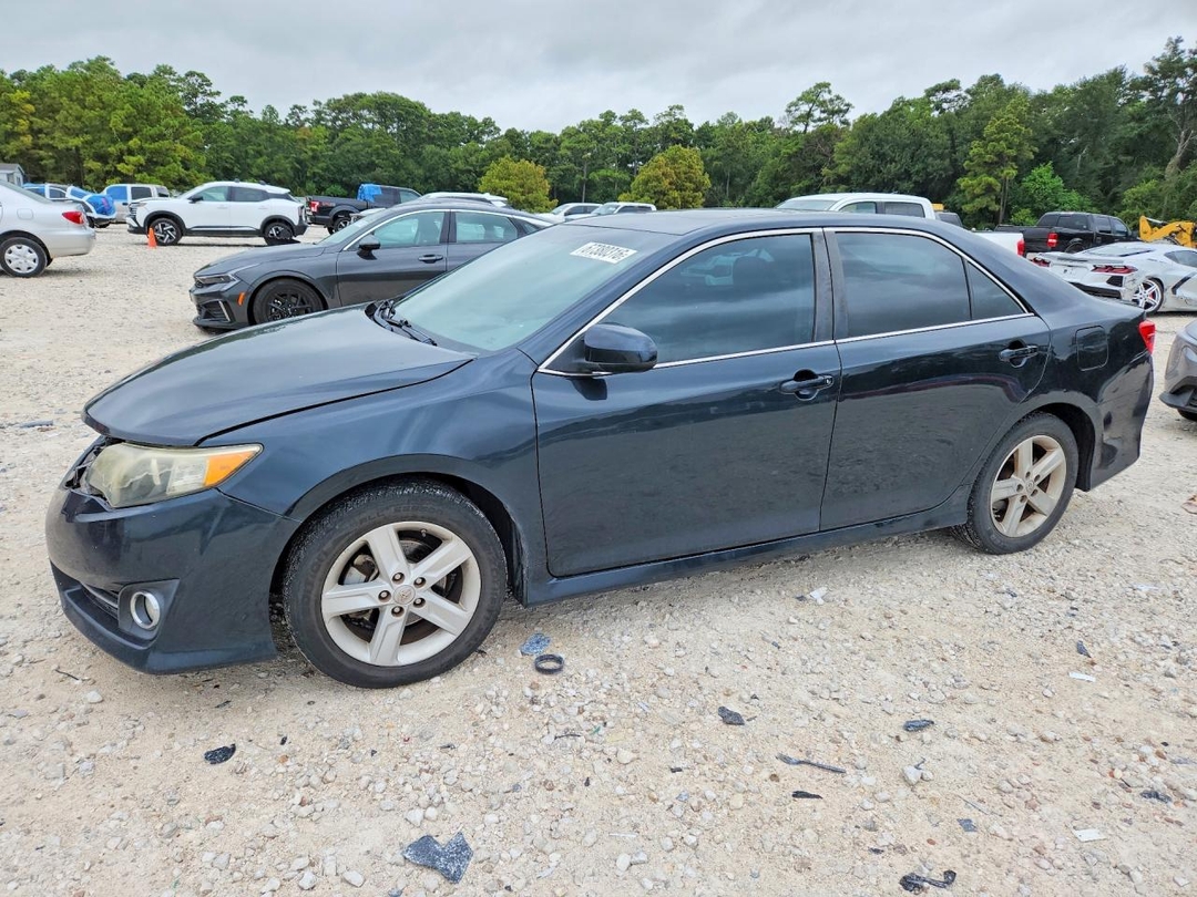 منظر 2014 TOYOTA CAMRY SE، زاوية 1