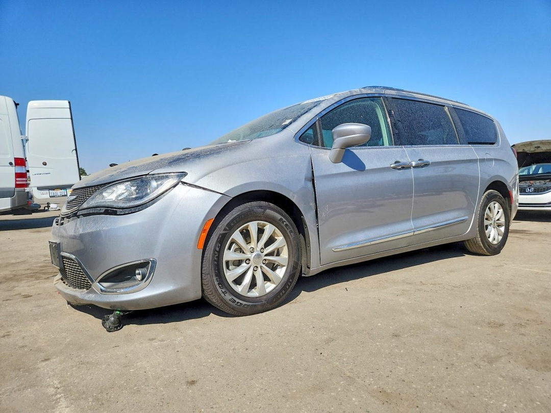 Vue de 2018 CHRYSLER PACIFICA TOURING L PLUS, angle 1