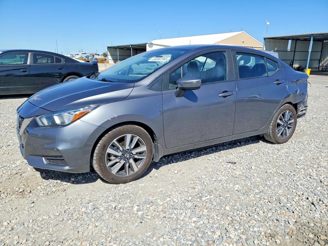 Вид 2021 NISSAN VERSA SV, угол 1