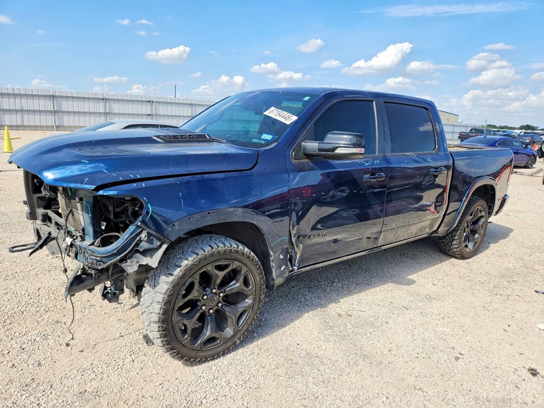 Vue de 2021 RAM 1500 LIMITED, angle 1