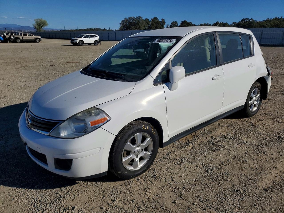 منظر 2012 NISSAN VERSA 1.8 S، زاوية 1