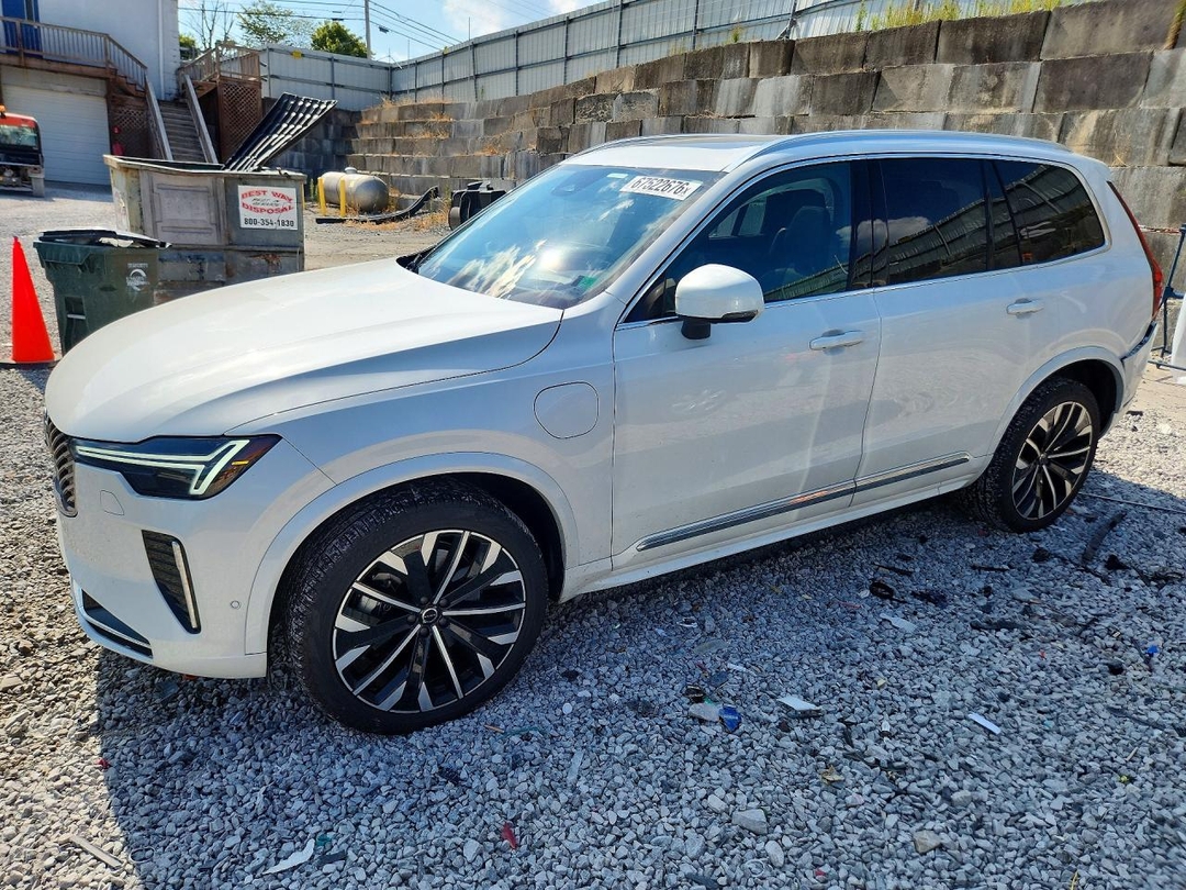 منظر 2025 VOLVO XC90 ULTRA، زاوية 1